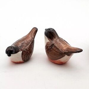 Cracker Barrel Apple Collection Susan Winget Bird's Salt & Pepper Set 3.5”X2”